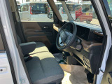 運転席まわりは、使用感も少なく良好な状態です。