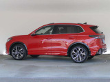 当店は、隣接地に新車ショールームを構え、徒歩数分の場所にはVW車のサービス拠点としては、全国最大規模の港北カスタマーサービスセンターを構え、お客様の様々なニーズにお応えできる体制でお待ちしております。