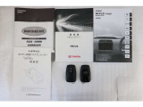 メンテナンスノート、取扱説明書です。メンテナンスノートにはその車の整備記録が事細やかに記録されています。車の履歴が判るとても重要な物です。車検証と一緒に大切に保管してくださいね!