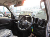 室内広々キレイです。地デジメモリーナビ付