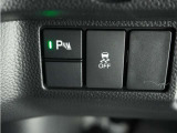 ◆パーキングセンサー◆車庫入れの時などに近くに障害物がある場合、障害物までの距離を音で知らせてくれます。