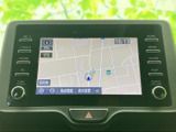 現在地や周辺の道路を画面で確認でき、目的地までのルート確認に役立ちます。画面下部には地図操作の項目が並び、行き先の設定や表示変更も行いやすい構成です。