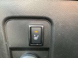 運転席側シートにはシートヒーター機能付き!直ぐに暖かくなる為、真冬の寒い朝一には重宝される嬉しいアイテムです!