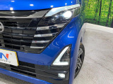 【LEDヘッドライト】悪天候や夜間走行時も良好な視界を確保し安心して運転できる高輝度LEDヘッドライトを装備!点灯速度が早く、消費電力も抑えられています。