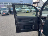 助手席のドア内部の写真です。