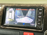 【パノラミックビューモニター】専用のカメラにより、上から見下ろしたような視点で360度クルマの周囲を確認することができます☆死角部分も確認しやすく、狭い場所での切り返しや駐車もスムーズに行えます。