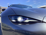 LEDヘッドライト装備!明るい白色光で夜間走行時の高い視認性を確保し、LEDならではの省電力化で低燃費にも貢献しています。