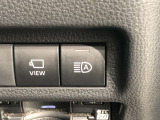 オートマチックハイビームとは、先行車や対向車のライトを認識し、ハイビームとロービームを自動で切り替える機能です。夜道の視界を確保します。詳細は販売店スタッフまでおたずねください。
