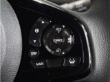 ◆アダプティブクルーズコントロール◆予め設定した車速内でクルマが自動的に加減速。前走車との適切な車間距離を維持しながら追従走行します。【LKAS】車線維持支援システムでステアリング操作を支援。