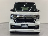 自社整備工場で点検整備をおこなってからお渡ししています。車検が残っている場合は『12ヶ月点検整備』を、車検整備付きの場合は『車検整備』をおこないます。整備費用は車両本体価格に含まれています。