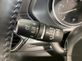 レバーをAUTOの位置にしているとき、レインセンサーが雨を感知すると、雨量に応じてワイパーが自動で作動してくれるオートワイパーを装備!設定変更で非作動にすると、間欠作動に固定されます。