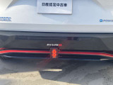 NISMO専用LEDリヤ用フォグランプを装備しています。