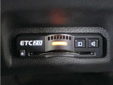 ◆ETC2.0装着◆進化したドライブ体験。料金収受システムだけだったETCが生まれ変わって、高速道路を賢く使うETC2.0に進化しました。多彩な情報サービスが便利で快適なドライブ体験を提供します。