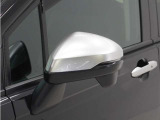 ◆ドアミラーウインカー◆ドアミラーにウインカーを装備しています。対向車に自身の進行方向を合図し安全に運転できます。
