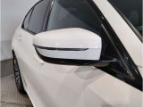 【BMWミラー】視認性の高いスタイリッシュなミラー。自動防眩機能も付いており夜間のドライビングをサポートします。