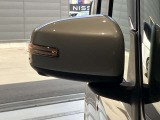<ウィンカードアミラー>ライトの点滅で対向車、歩行者などに曲がることをお知らせ。安心安全につながります。