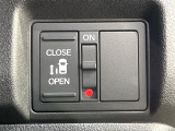 【パワースライドドア】スマートキーや運転席のスイッチでスライドドアの開閉が可能♪電動だから力を入れてドアを開ける必要が無く、小さいお子様でも、重い荷物を持っている時もラクに開け閉めできます♪