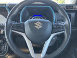 運転席から手元のスイッチ類を確認しやすく、走行中も視線を大きく移さずに扱いやすい配置です。握りやすい形状で、毎日の運転を支える使い勝手に配慮されています。