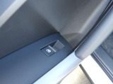 シンプルさと機能性が両立しており、ドイツ車らしい良いインテリアになっています。手の込んだ手法で静かで快適な室内を実現させています。