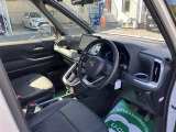 高いホールド性で運転姿勢が安定します。長距離ドライブでも疲れにくいのが魅力です。快適なドライビングライフをお送りください♪