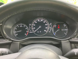 速度やエンジン回転数、燃料残量などを運転席から確認しやすい配置です。必要な情報をひと目で把握しやすく、走行中も視線移動を抑えながら確認できます。