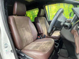 運転席シート廻りは使用感も少なく、良好な状態となっています。丁寧に使われていたことがよくわかりますね。
