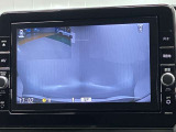 【アラウンドビューモニター】車を上から見下ろしているかのような映像で周囲の状況がひと目で確認、狭い駐車場に駐車するときも安心です♪♪障害物などがあると警告音がなりますので安心して駐車が出来ます★
