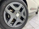 渋滞時に自車が速度を落として停止状態になった際、ブレーキペダルから足を離した状態でも自動的にブレーキが保持される「停止保持機能付アダプティブクルーズコントロール」搭載!