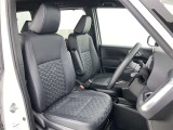 高いホールド性で運転姿勢が安定します。長距離ドライブでも疲れにくいのが魅力です。快適なドライビングライフをお送りください♪