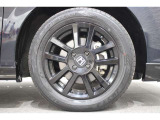 純正のアルミホイールが足元を飾ります!タイヤサイズは185/60R15 になります。