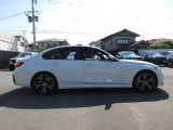 新車登録から5年目まで、最長4年間の走行距離無制限保証をご用意。ご購入後も安心が長く続きます。