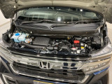 コンパクトなエンジンルームで、室内空間を確保しています。ホンダのMM思想(マンマキシマム・メカミニマム)は今でも受け継がれています。