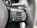 Hondaセンシングの機能のひとつ、アダプティブクルーズコントロール付!アクセルから足を離しても設定したスピードと前車との車間を保ち走行してくれます!車線維持もアシスト☆高速道路で疲労軽減ですね☆