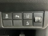 車がカーブの外側へ膨らんだり内側へ巻き込んだりする挙動を防止する横滑り防止装置、障害物センサー、万が一の時にあると心強いホンダセンシング機能-路外逸脱抑制機能・衝突軽減ブレーキ付きです!