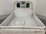 あおりは3方開きのゲートです。積み降ろしのしやすい工夫がいっぱいの仕事がはかどる荷台です。