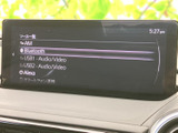 AMやBluetooth、USBなど複数の音源が一覧で表示され、使いたいソースを選びやすい画面です。項目がまとまっているため、日常の音楽再生も用途に合わせて切り替えられます。