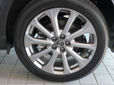 マツダ純正235/50R20インチアルミホイール付きで見た目もグッドデザイン!
