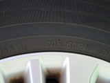 タイヤサイズは 205/60R16