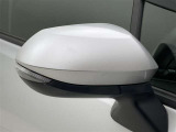 ウインカーミラーも現在は主流の装備になってきました。ヨーロピアンな雰囲気を演出する、ウインカーミラーです。外見がカッコよくなるだけではなく、視認性も向上し、安全面にも貢献します。