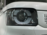 LEDヘッドライトは、点灯の瞬間から最大光量を発揮し、突然暗くなるトンネルなどでの安定感を高めます。