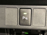 コーナーセンサーを車の前後に装備。障害物までの距離に応じて警告音を変えてお知らせ。縦列駐車時や駐車場・車庫などでの取り回しをサポートします。詳細は販売店スタッフまでおたずねください。