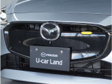 【フロントレーダーセンサー】フロントレーダーセンサーから送信される電波が前方車や障害物に反射し、もどってきた電波を検知することで制御しています。
