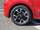 高級感引き立てるアルミ装着車。お洒落は足元からですね!