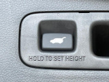【パワーバックドア】スマートキーや運転席のボタンを押すだけでリアゲートが自動で開閉します!荷物を持っている時や、高い位置にあるバックドアを閉める際に便利な機能です♪