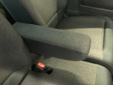 【アームレスト】運転時の疲労軽減にもなるアームレストがついています!