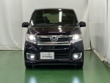 ディスチャージヘッドライト【HID】を装備していますのでとても明るく、夜間の走行や雨の日も安全・安心です。オートライトコントロール付きで周囲の明るさに応じて自動で点灯・消灯します。