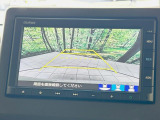 【バックカメラ】駐車時に後方がリアルタイム映像で確認できます。大型商業施設や立体駐車場での駐車時や、夜間のバック時に大活躍!運転スキルに関わらず、今や必須となった装備のひとつです!