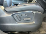 運転席シートはメモリー機能付10Wayパワーシートです。