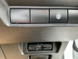 ナビ連動ビルトインETC2.0車載器付きです。納車の当日からご利用いただけます。◎掲載後すぐに販売が決まってしまう場合もございますのでご来店前にお電話でご予約を頂ければ幸いです。