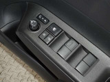 電動格納式ドアミラー・パワーウインドウを装備しています。
